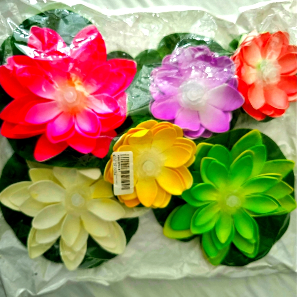 Water lily lights for pool or fountain